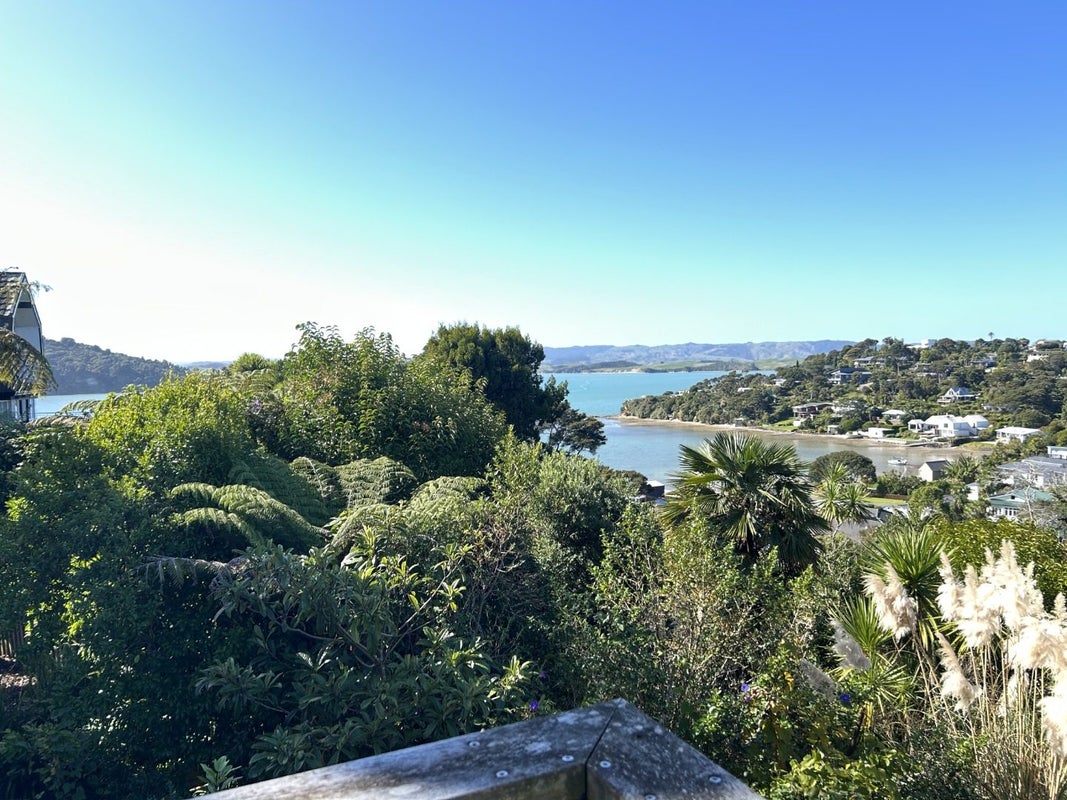 19 Bay View Road, Raglan, Raglan - Carousel 1