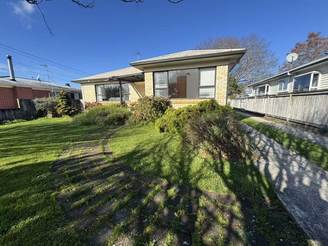 22 Vardon Road, St Andrews, Hamilton - Carousel 1