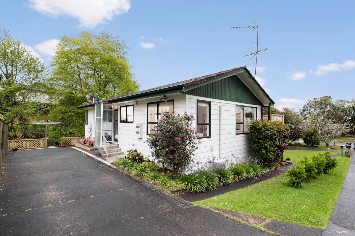 37 Adam Sunde Place, Glen Eden, Auckland - Carousel 2
