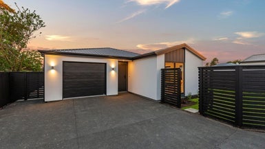 10 Farquhars Road, Redwood, Christchurch - Carousel 1