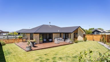 10 Claremont Crescent, Amberley, Amberley - Carousel 1