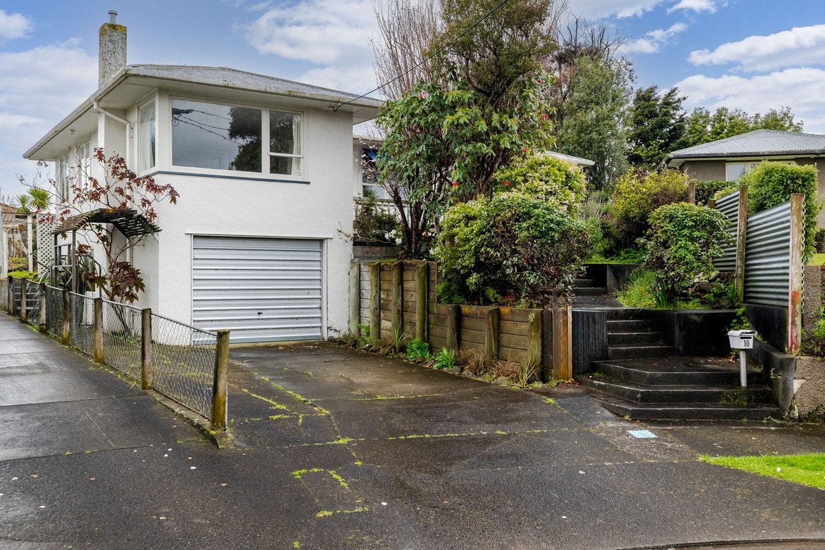 10 Stoke Place, Awapuni, Palmerston North - Carousel 1