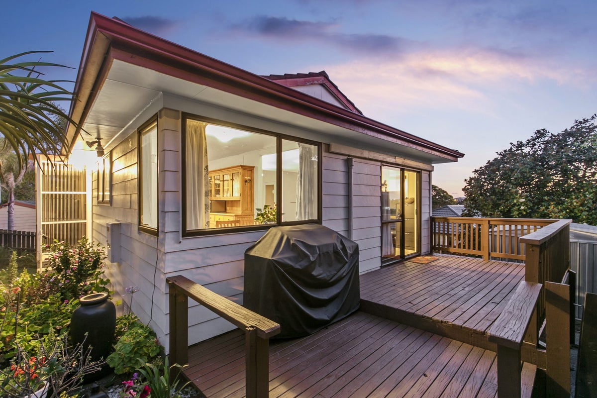 9 Fitzherbert Avenue, West Harbour, Auckland - Carousel 2