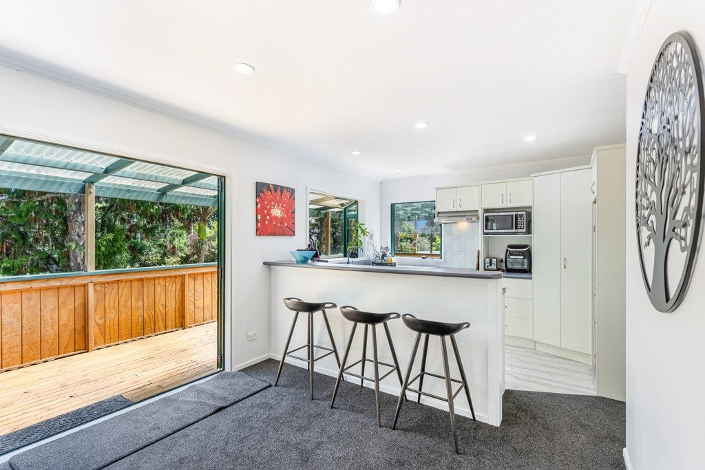 92 Scenic Drive, Titirangi, Auckland - Carousel 2