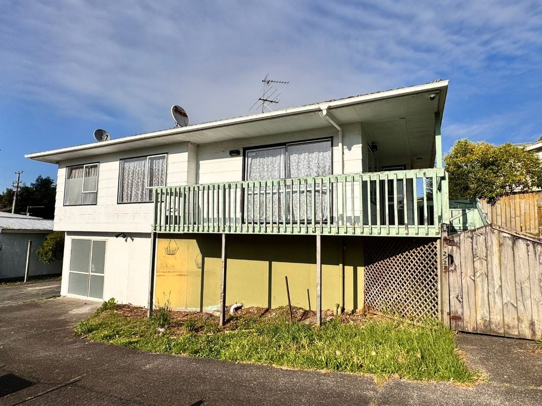 2/27 Hutchinson Avenue, New Lynn, Auckland - Carousel 1