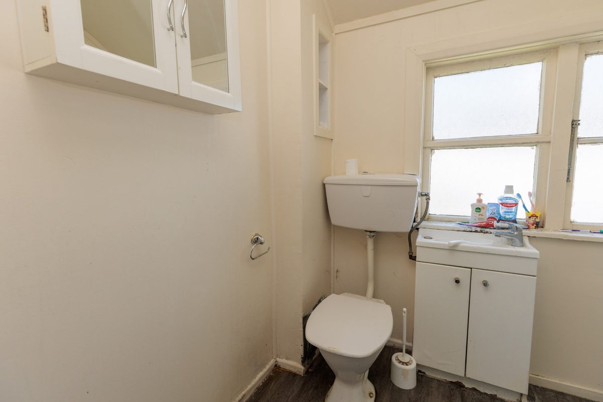 4/87 Cambridge TCE, Waterloo, Lower Hutt - Carousel 2