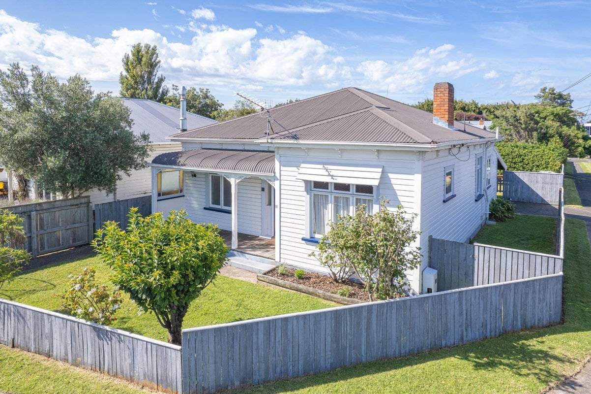 11 Sarjeant Street, Gonville, Whanganui - Carousel 1