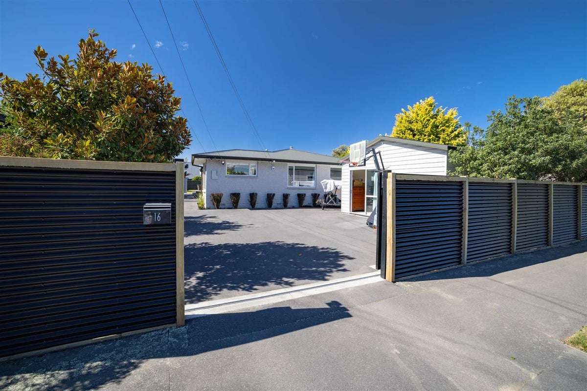 16 Englefield Road, Belfast, Christchurch - Carousel 24