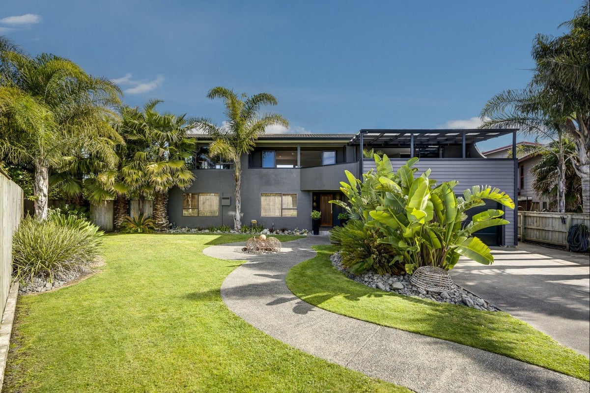 2 Anthony Place, Bay View, Napier - Carousel 1