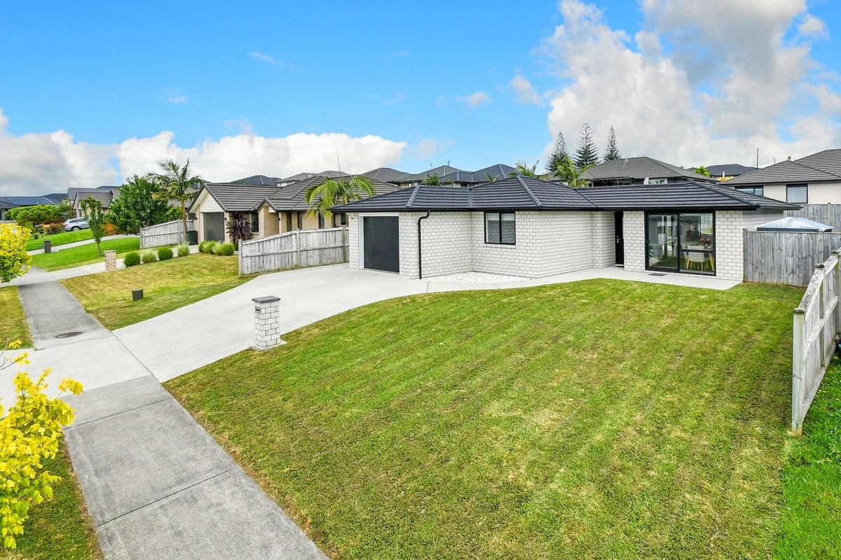 25 Lippiatt Crescent, POKENO - Carousel 2