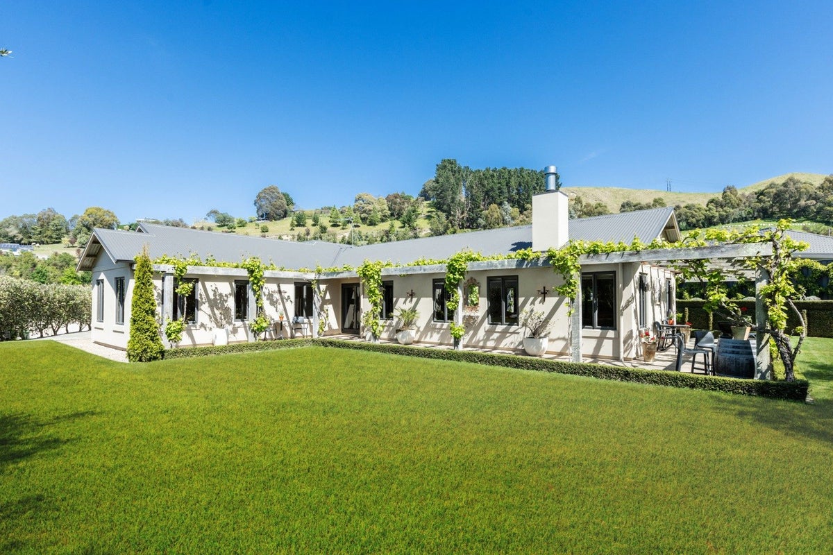 99 Kent Terrace, Taradale, Napier - Carousel 2
