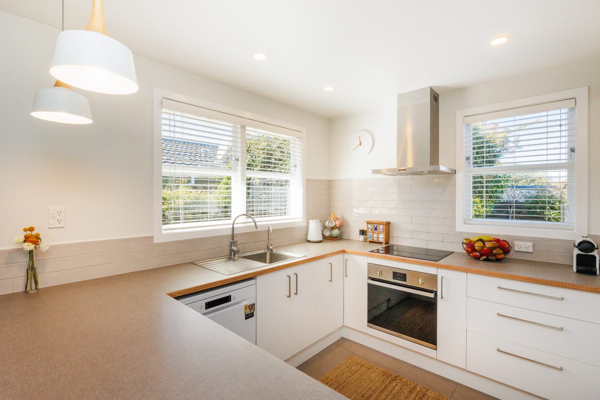 64 Long Melford Road, Awapuni, Palmerston North - Carousel 2