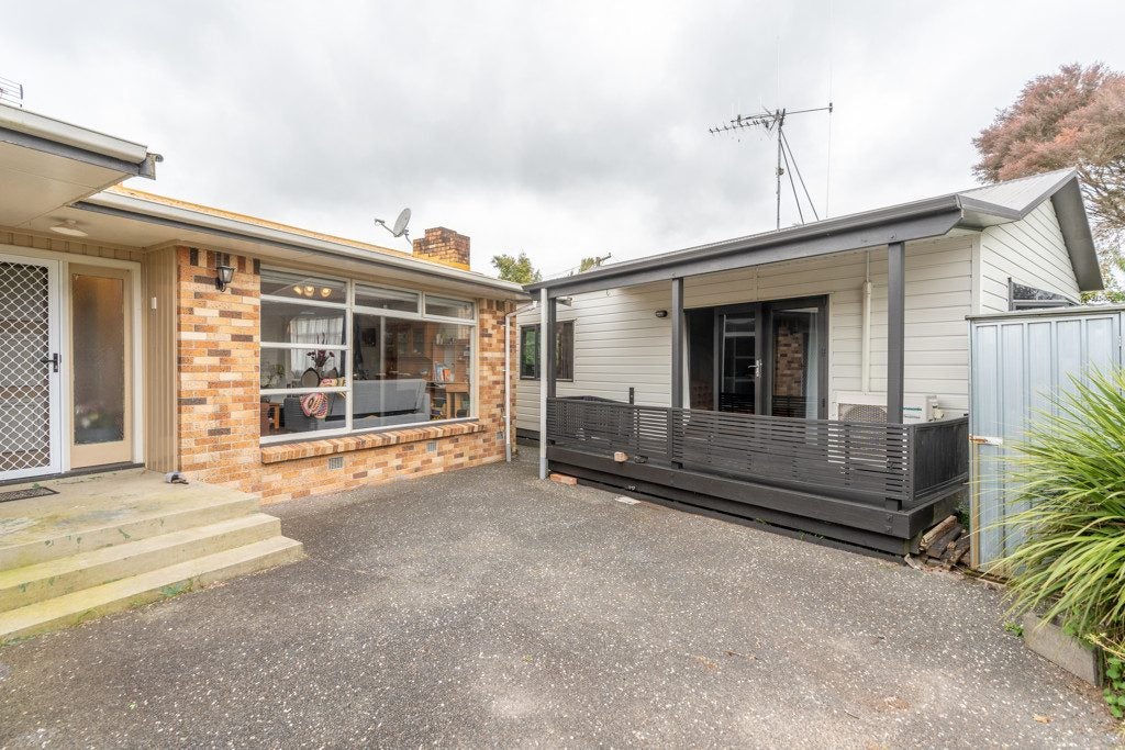 35 Pulham Crescent, Queenwood, Hamilton - Carousel 1