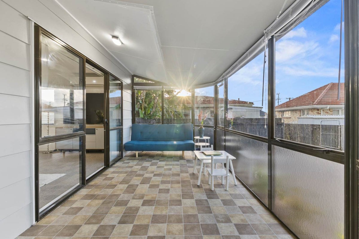 2/28 Caspar Road, Papatoetoe, Auckland - Carousel 2