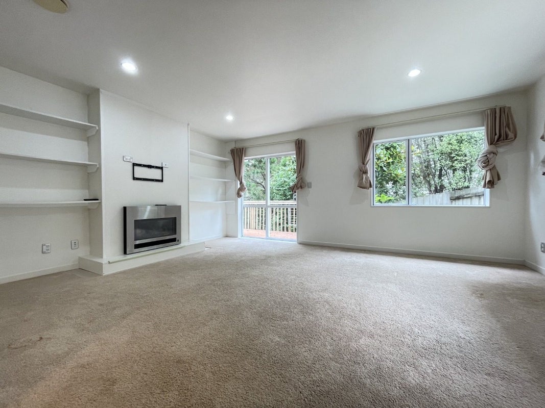 78 Rising Parade, Fairview Heights, Auckland - Carousel 2