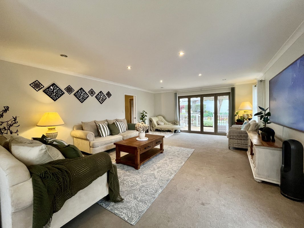 73 Angelo Avenue, Howick, Auckland - Carousel 1