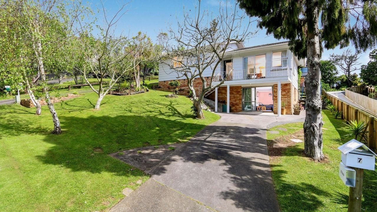 7 Stephen Lysnar Place, Hillsborough, Auckland - Carousel 15
