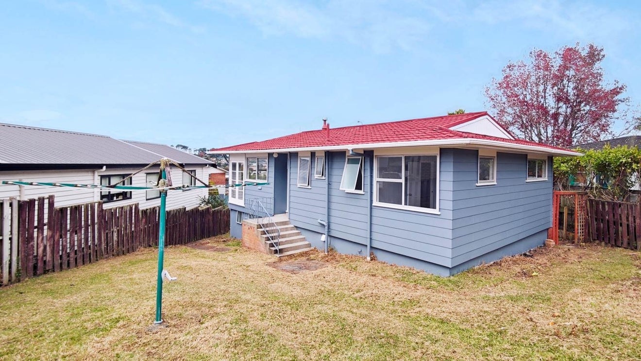 3 Mowbray Place, Sunnynook, Auckland - Carousel 2