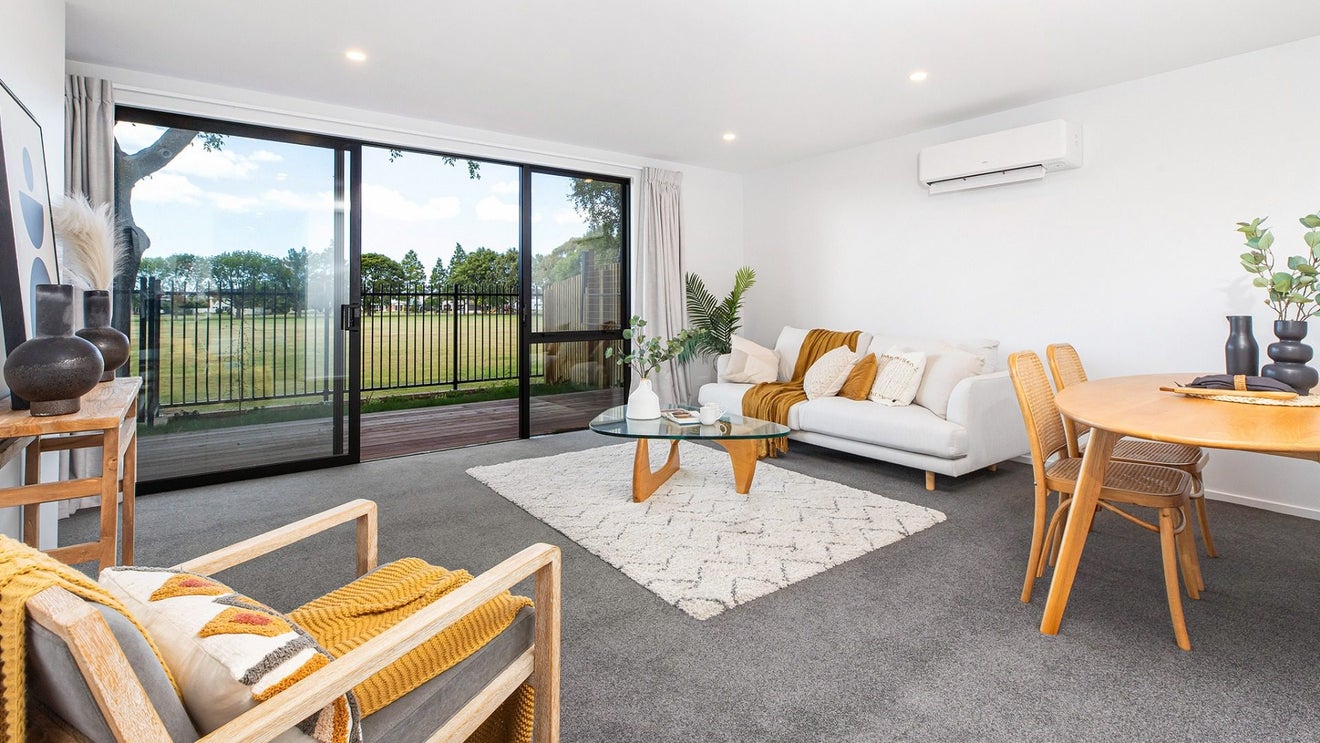 11 Malaga Crescent, Harewood, Christchurch - Carousel 1