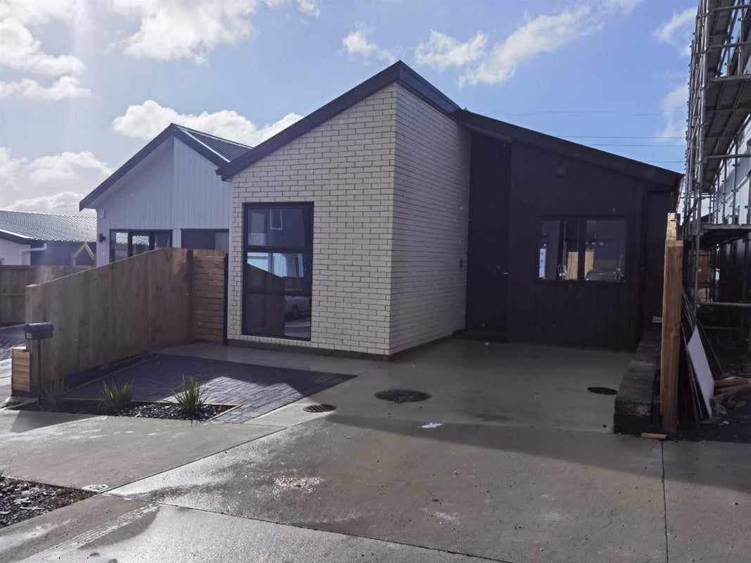 68 Biokovo Street, Massey, Auckland - Carousel 1