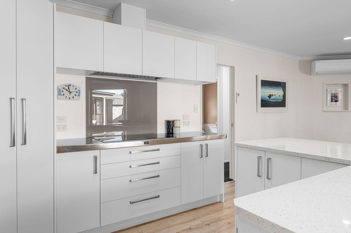 7 Roderick Place, Rototuna, Hamilton - Carousel 2