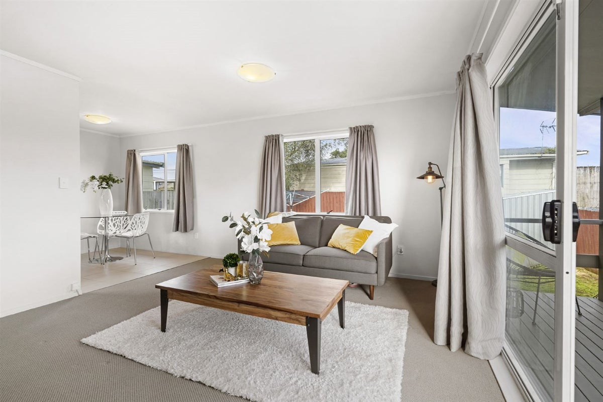 2/21 Glen Marine Parade, Glendene, Auckland - Carousel 1