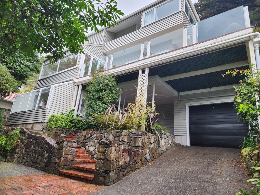 10A Moana Road, Days Bay, Lower Hutt - Carousel 1