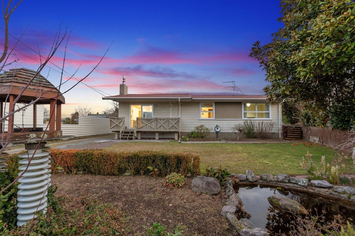 26 Fenruss Street, Fairy Springs, Rotorua - Carousel 1