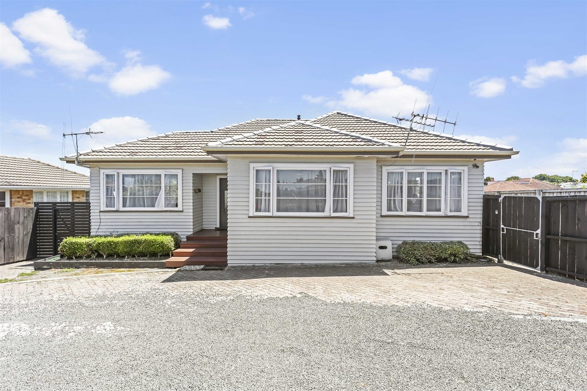 10 Forest Lake Road, Forest Lake, Hamilton - Carousel 1