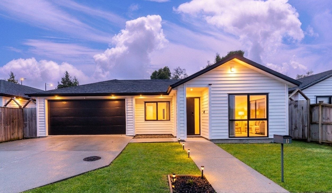 7 Hard Beech Street, Takanini, Auckland - Carousel 1