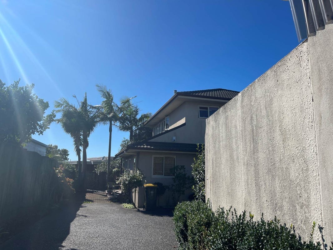 81 Glenmore Road, Sunnyhills, Auckland - Carousel 1