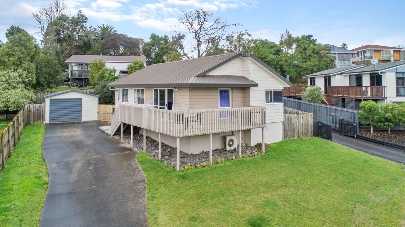 7 Judena Place, Pukete, Hamilton - Carousel 1