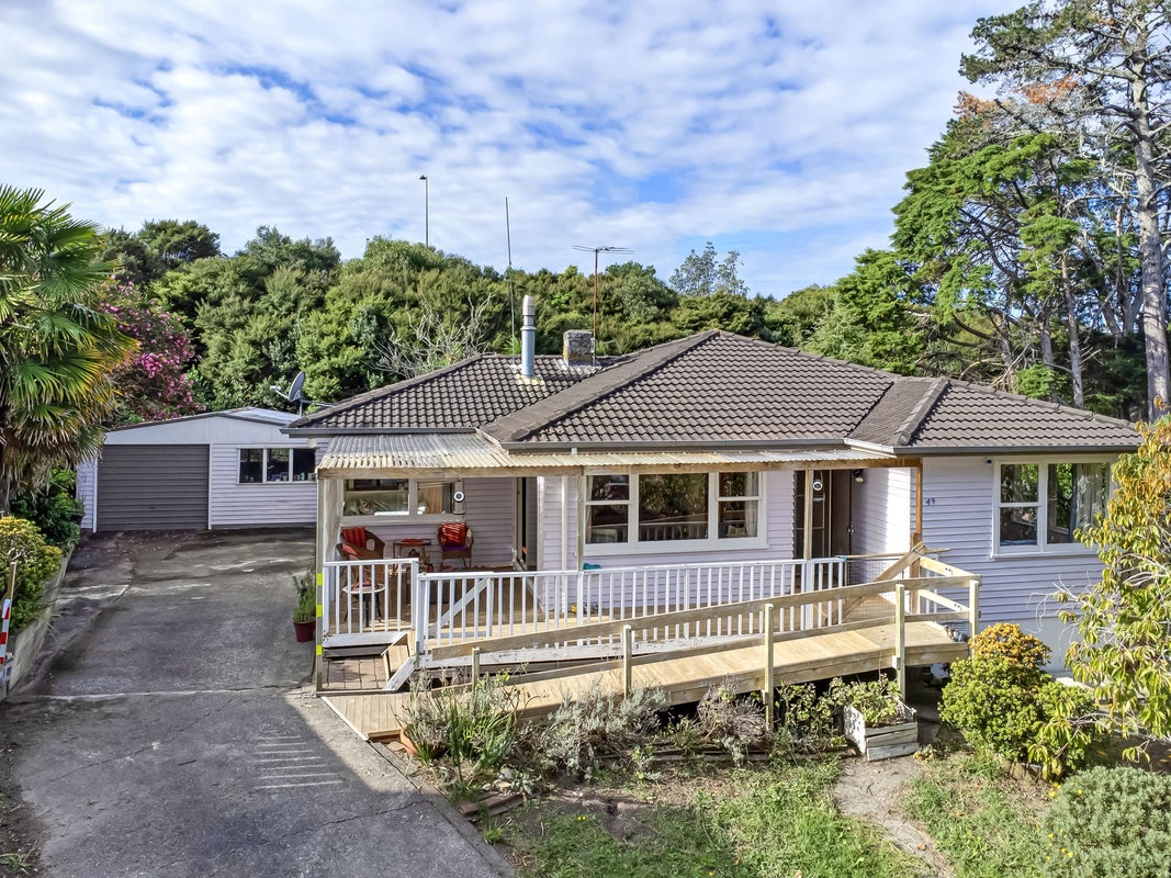 49 Totaravale Drive, Totara Vale, Auckland - Carousel 2