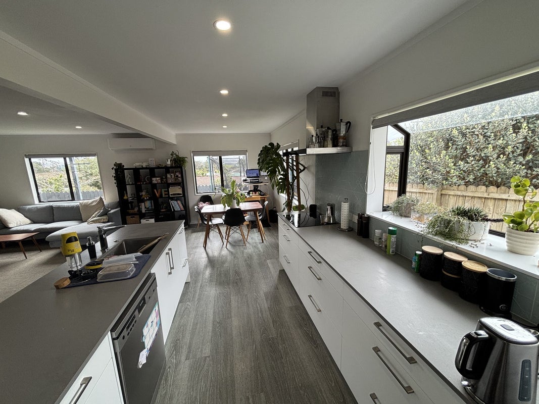 2/51 Vodanovich Road, Te Atatu South, Auckland - Carousel 2