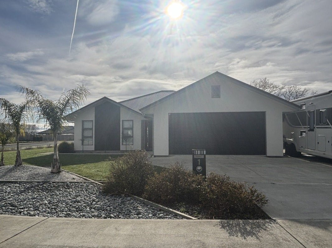 1 Oakdale Grove, Richmond, Nelson - Carousel 2