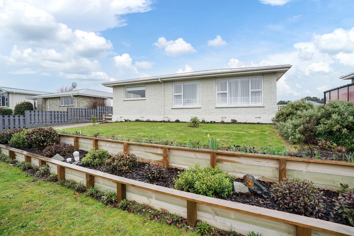 43 Carnarvon Street, Glengarry, Invercargill - Carousel 1