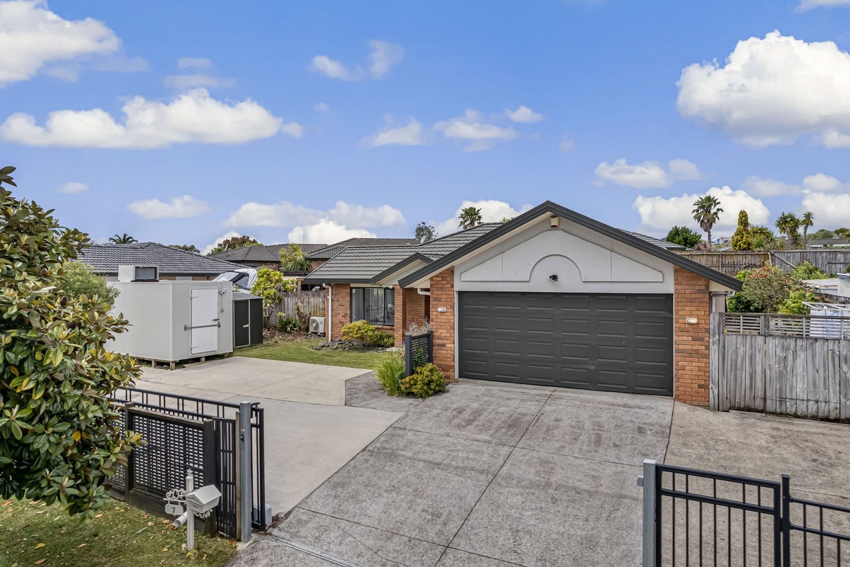 7 Donegal Park Drive, Flat Bush, Auckland - Carousel 2