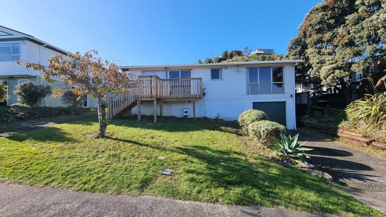 7 Tweed Road, Papakowhai, Porirua - Carousel 1