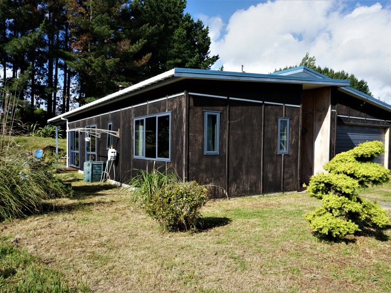 1 Barclay Grove, Hokio Beach, Levin - Carousel 1
