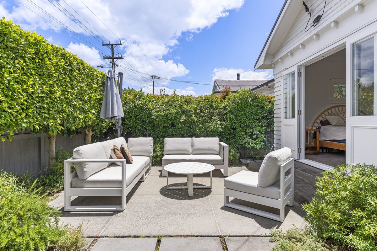 25 Premier Avenue, Point Chevalier, Auckland - Carousel 2