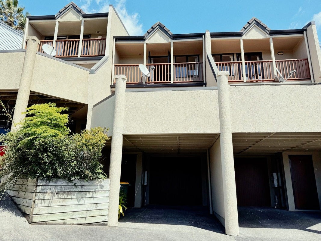 3/9 Pannill Place, Oteha, Auckland - Carousel 1