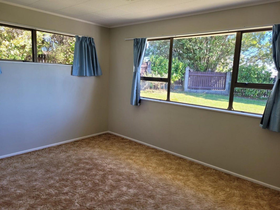 20 Poplar Grove, Whalers Gate, New Plymouth - Carousel 8