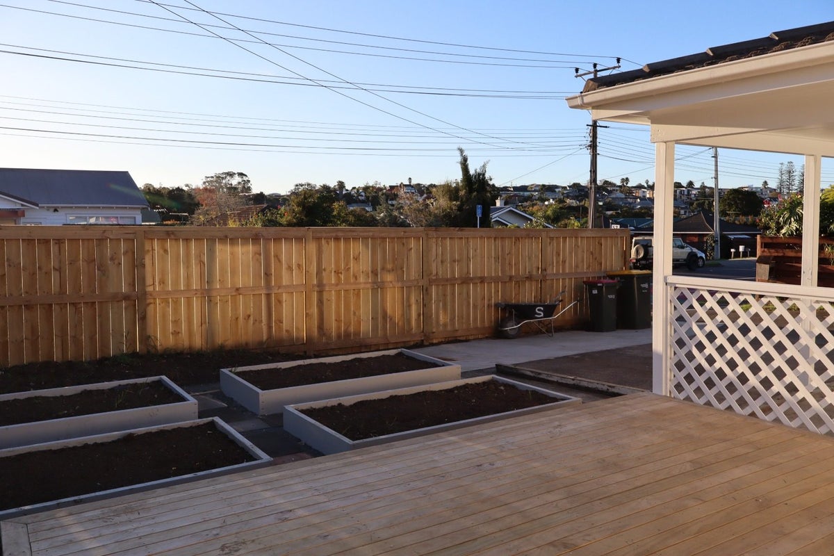 1/30 Shakespeare Road, Milford, Auckland - Carousel 26