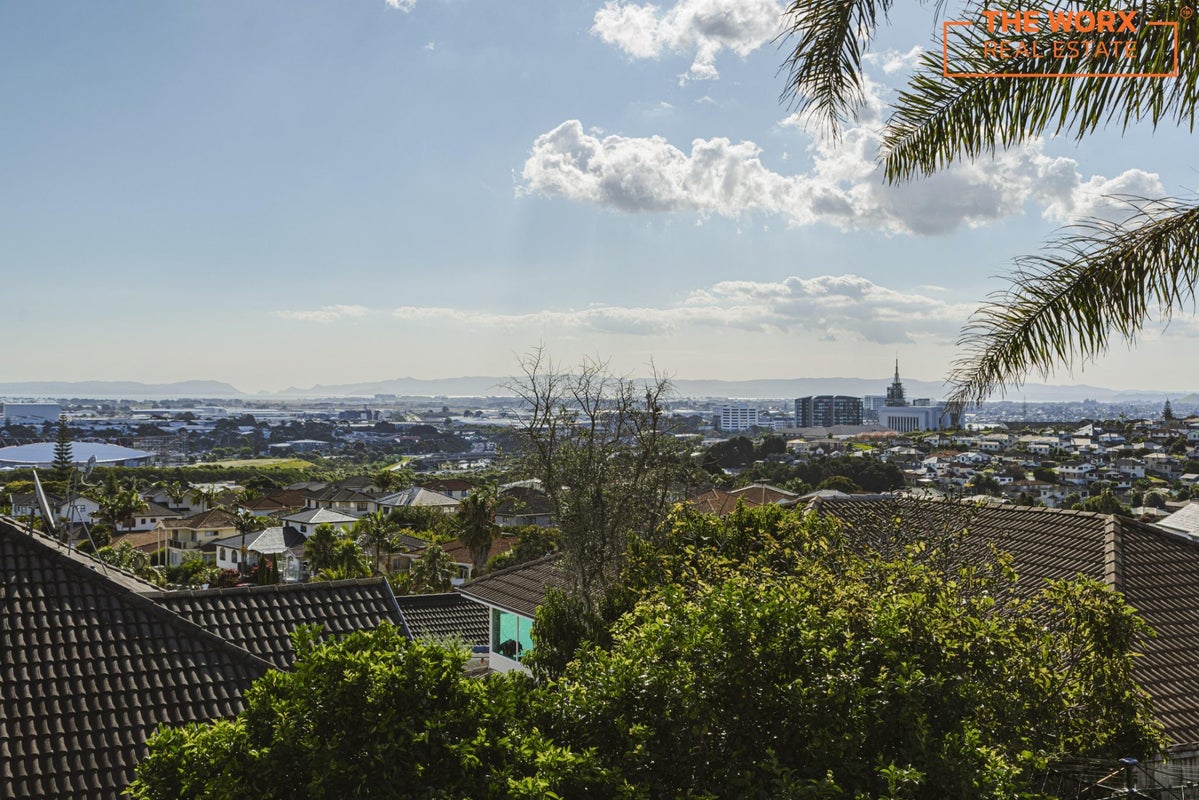 33 Ribbonwood Crescent, Goodwood Heights, Auckland - Carousel 2
