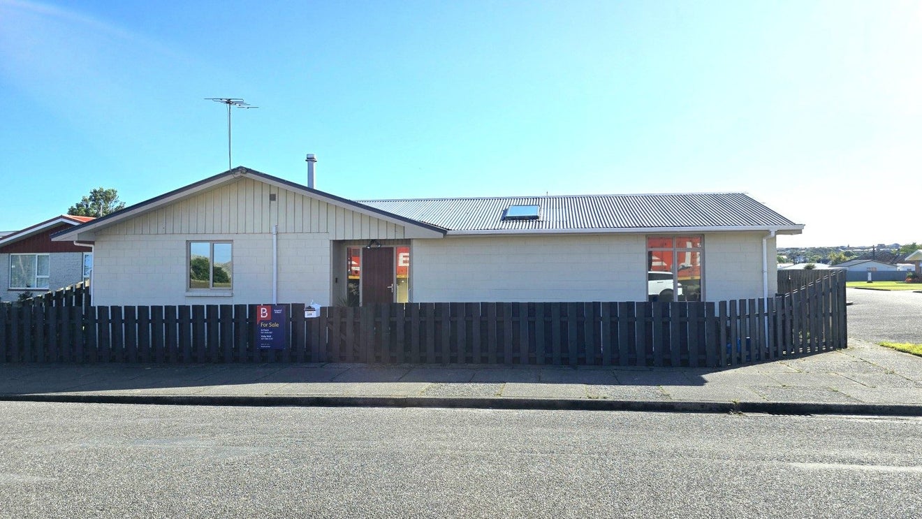 220 Gibson Quay, Hokitika, Hokitika - Carousel 1
