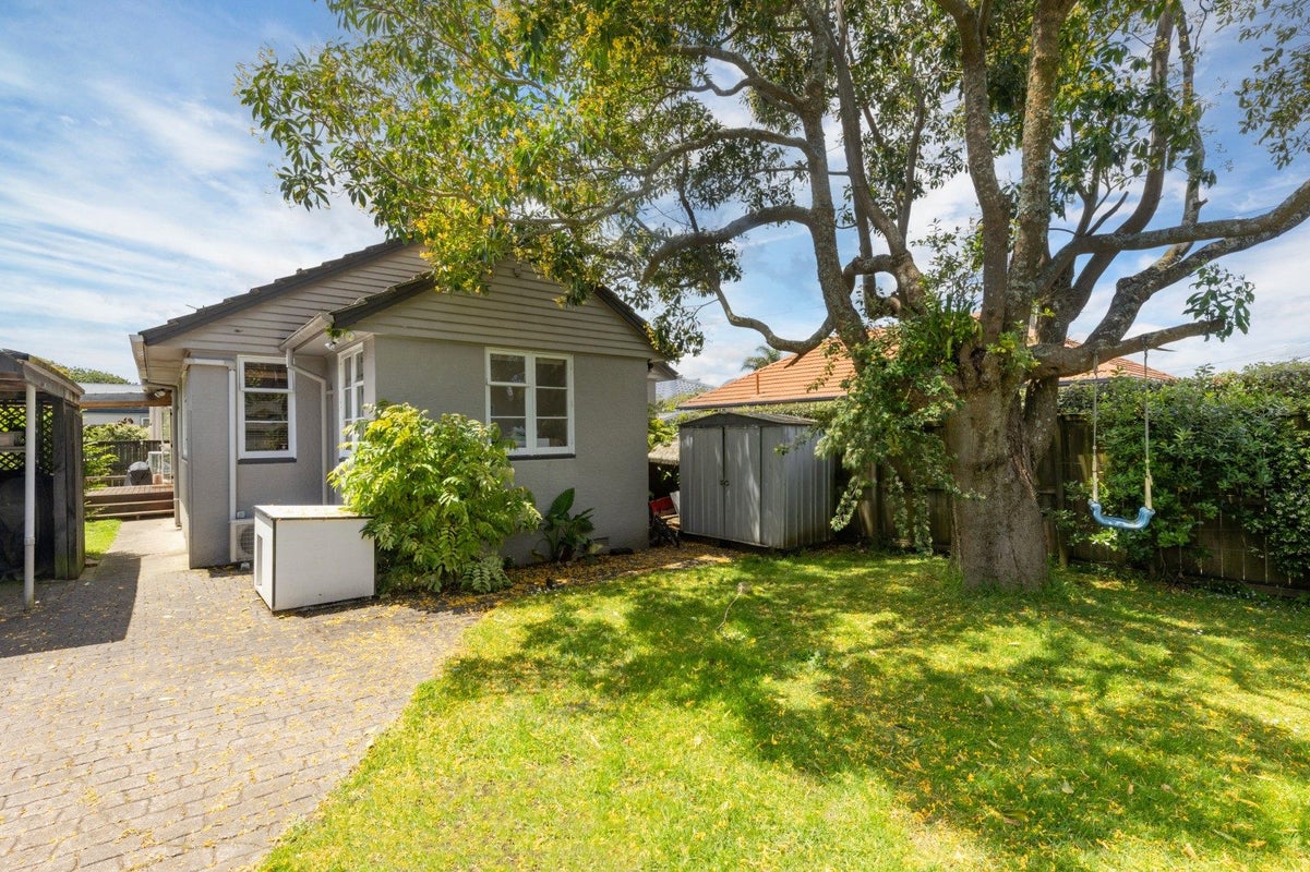 7 Houpara Street, One Tree Hill, Auckland - Carousel 1