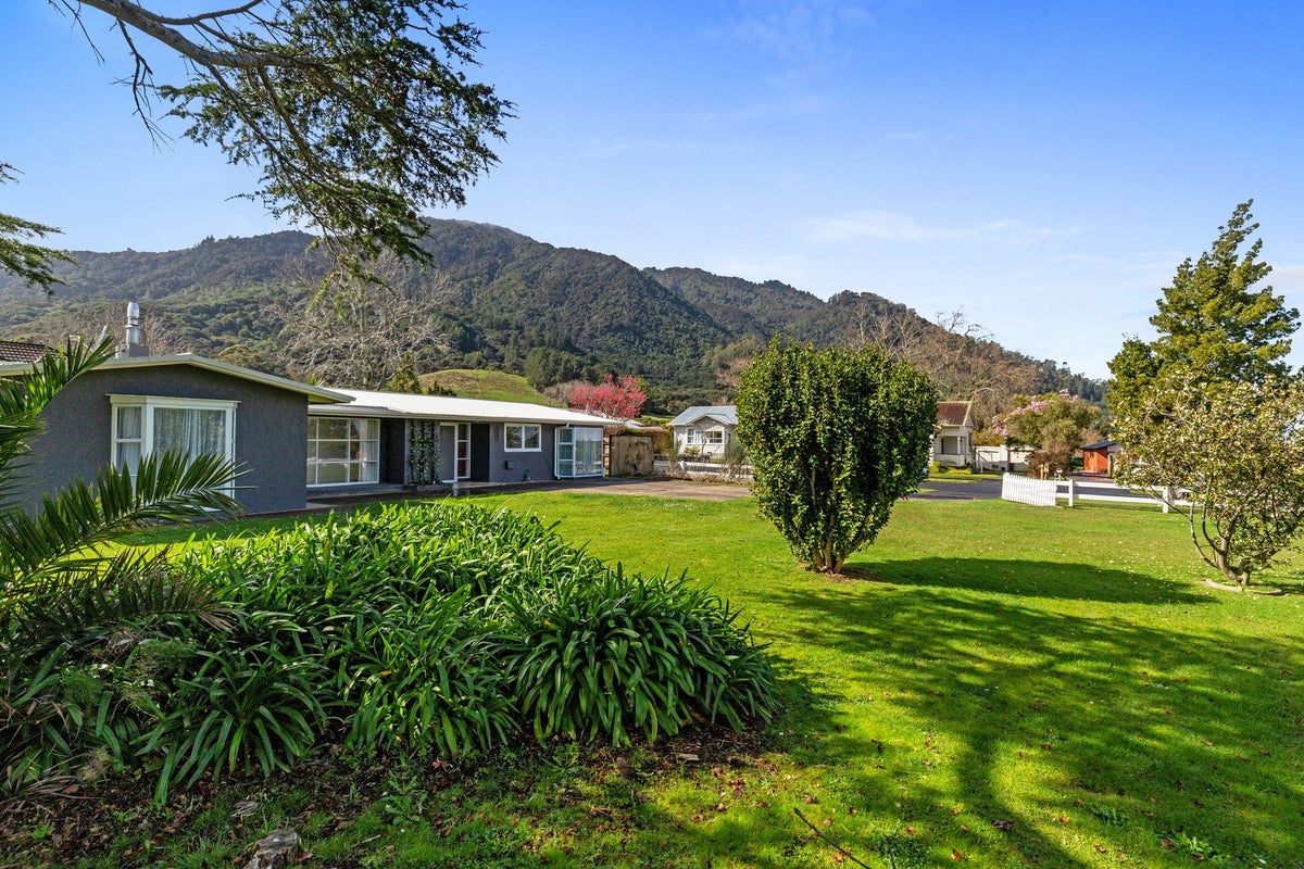 2 Russell Avenue, Te Aroha, Te Aroha - Carousel 1