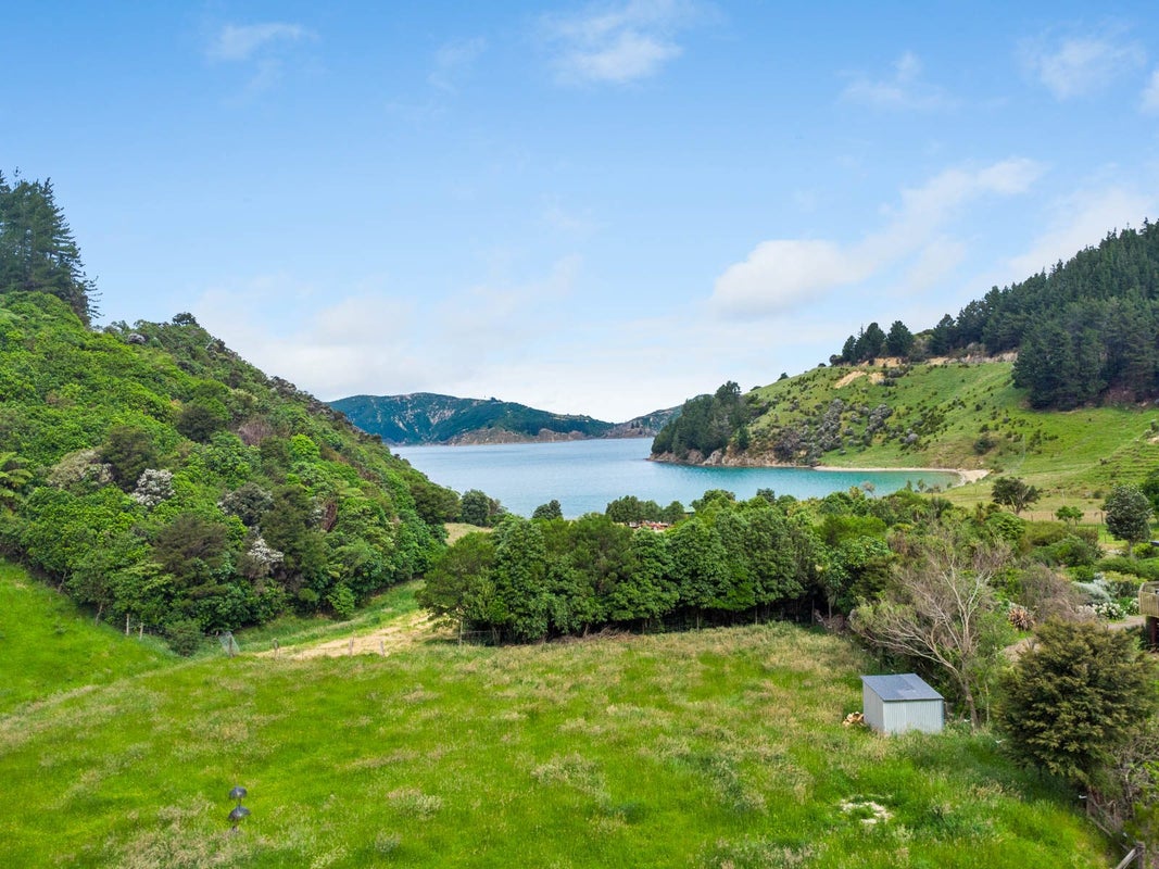 0 Kakapo Bay, Port Underwood, Picton - Carousel 1