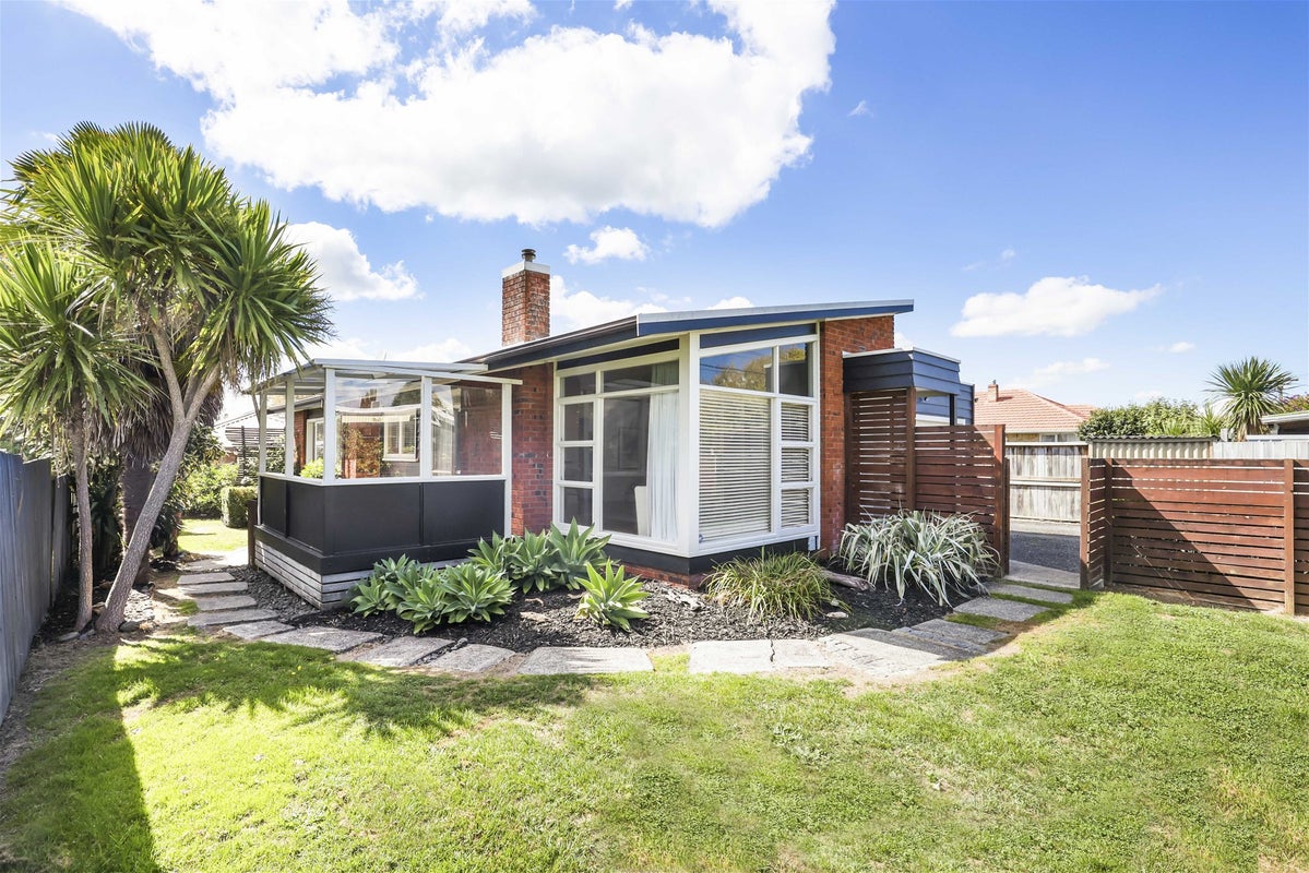16 Herbert Road, Queenwood, Hamilton - Carousel 1