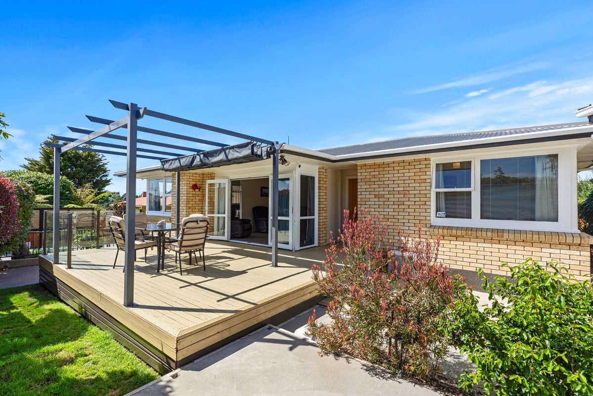 1 Clifton Terrace, Brookfield, Tauranga - Carousel 1
